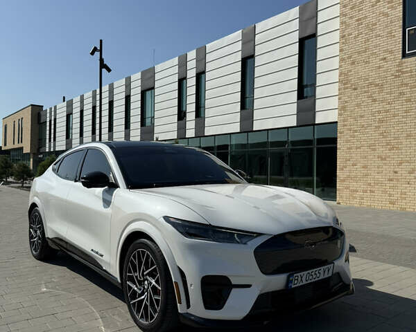 Белый Форд Mustang Mach-E, объемом двигателя 0 л и пробегом 23 тыс. км за 42700 $, фото 17 на Automoto.ua
