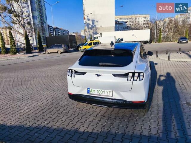 Белый Форд Mustang Mach-E, объемом двигателя 0 л и пробегом 8 тыс. км за 26900 $, фото 3 на Automoto.ua