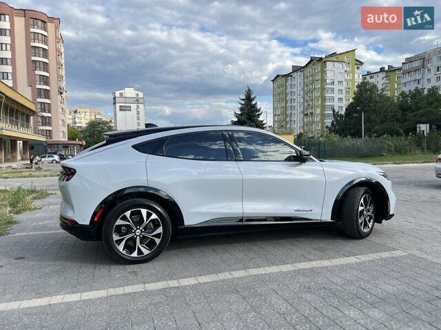 Белый Форд Mustang Mach-E, объемом двигателя 0 л и пробегом 22 тыс. км за 28500 $, фото 7 на Automoto.ua