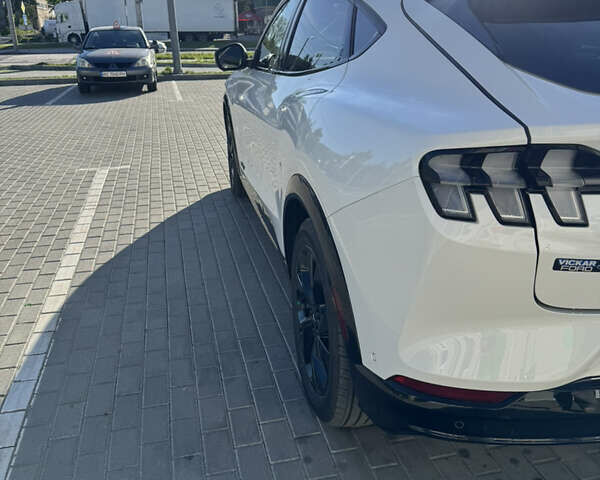 Белый Форд Mustang Mach-E, объемом двигателя 0 л и пробегом 24 тыс. км за 29000 $, фото 14 на Automoto.ua