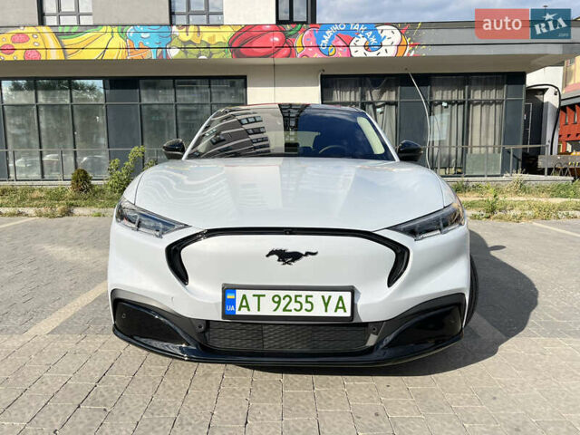 Белый Форд Mustang Mach-E, объемом двигателя 0 л и пробегом 22 тыс. км за 28500 $, фото 2 на Automoto.ua