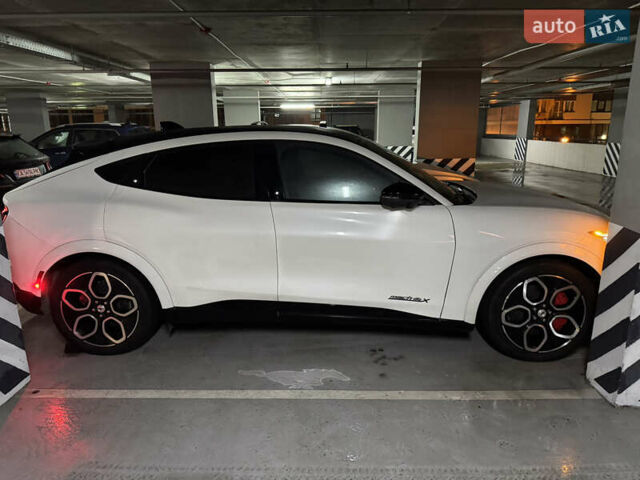 Белый Форд Mustang Mach-E, объемом двигателя 0 л и пробегом 8 тыс. км за 32500 $, фото 7 на Automoto.ua