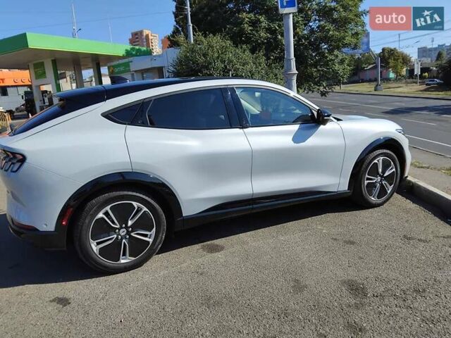 Білий Форд Mustang Mach-E, об'ємом двигуна 0 л та пробігом 14 тис. км за 28350 $, фото 7 на Automoto.ua