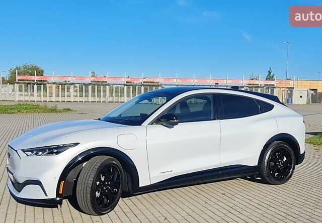 Белый Форд Mustang Mach-E, объемом двигателя 0 л и пробегом 12 тыс. км за 27000 $, фото 34 на Automoto.ua