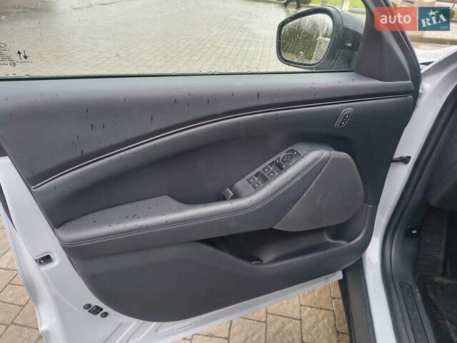 Белый Форд Mustang Mach-E, объемом двигателя 0 л и пробегом 15 тыс. км за 24500 $, фото 28 на Automoto.ua