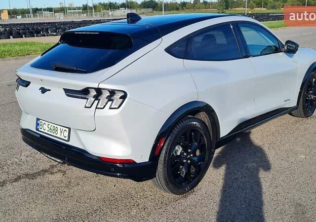 Белый Форд Mustang Mach-E, объемом двигателя 0 л и пробегом 12 тыс. км за 27000 $, фото 14 на Automoto.ua