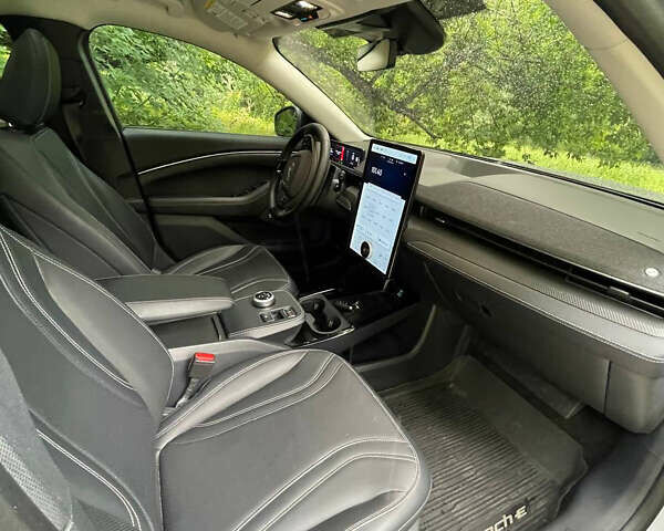 Білий Форд Mustang Mach-E, об'ємом двигуна 0 л та пробігом 14 тис. км за 29800 $, фото 4 на Automoto.ua