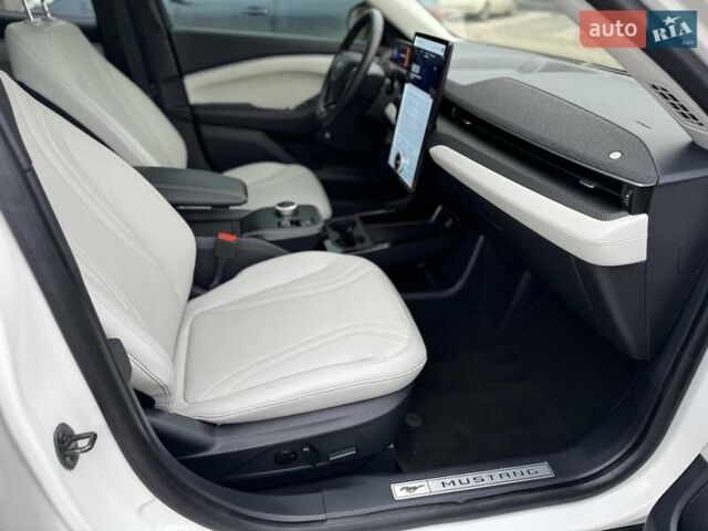 Білий Форд Mustang Mach-E, об'ємом двигуна 0 л та пробігом 34 тис. км за 29500 $, фото 23 на Automoto.ua