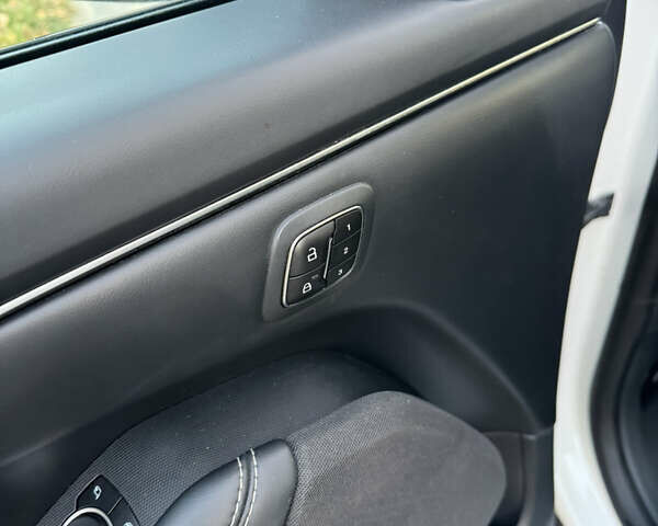 Білий Форд Mustang Mach-E, об'ємом двигуна 0 л та пробігом 39 тис. км за 25500 $, фото 10 на Automoto.ua