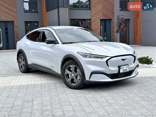 Белый Форд Mustang Mach-E, объемом двигателя 0 л и пробегом 9 тыс. км за 25700 $, фото 2 на Automoto.ua