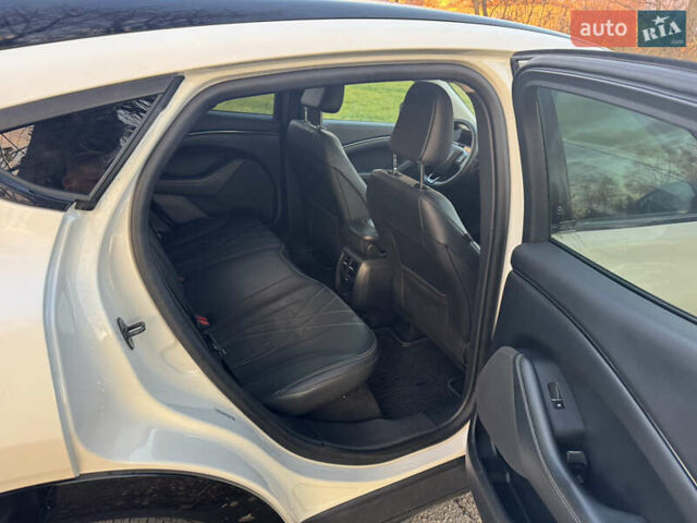 Білий Форд Mustang Mach-E, об'ємом двигуна 0 л та пробігом 39 тис. км за 25500 $, фото 5 на Automoto.ua