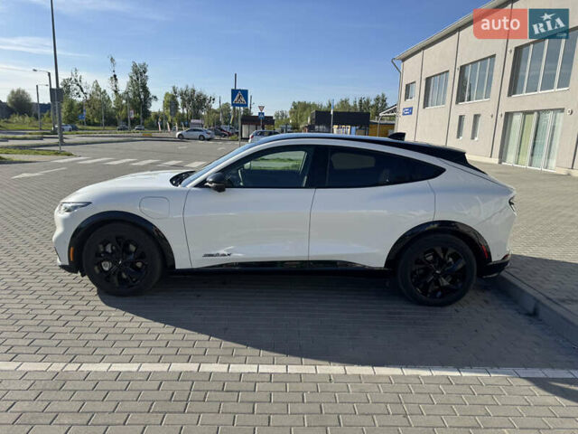 Белый Форд Mustang Mach-E, объемом двигателя 0 л и пробегом 24 тыс. км за 29000 $, фото 5 на Automoto.ua