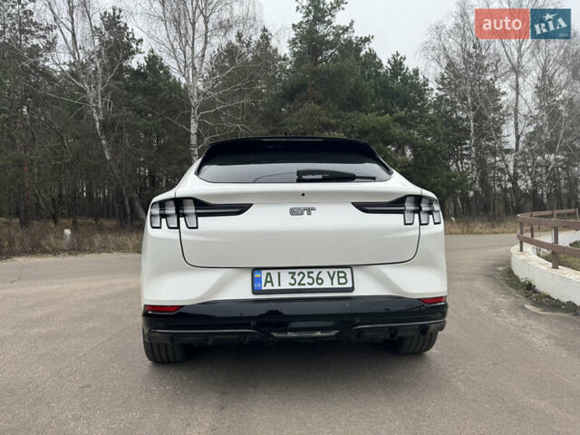 Белый Форд Mustang Mach-E, объемом двигателя 0 л и пробегом 8 тыс. км за 32500 $, фото 3 на Automoto.ua