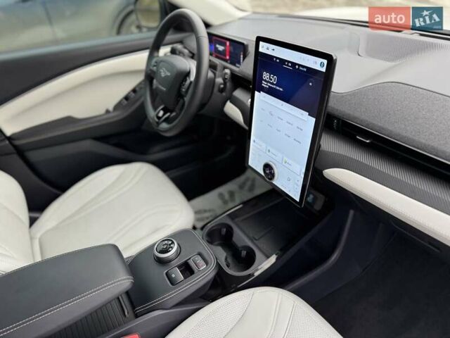 Білий Форд Mustang Mach-E, об'ємом двигуна 0 л та пробігом 34 тис. км за 29500 $, фото 25 на Automoto.ua