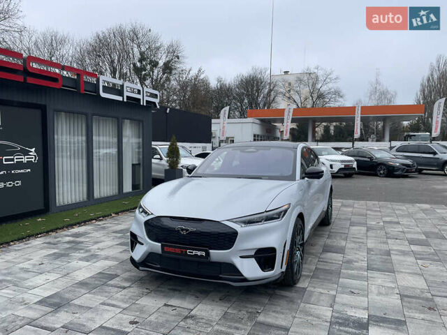 Белый Форд Mustang Mach-E, объемом двигателя 0 л и пробегом 4 тыс. км за 39900 $, фото 4 на Automoto.ua