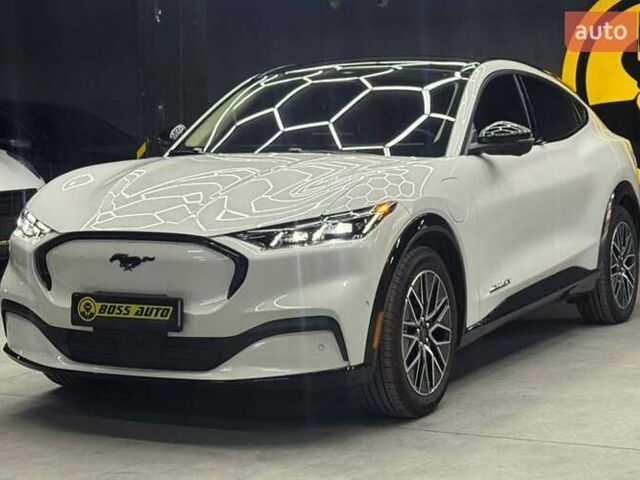 Белый Форд Mustang Mach-E, объемом двигателя 0 л и пробегом 2 тыс. км за 28000 $, фото 2 на Automoto.ua