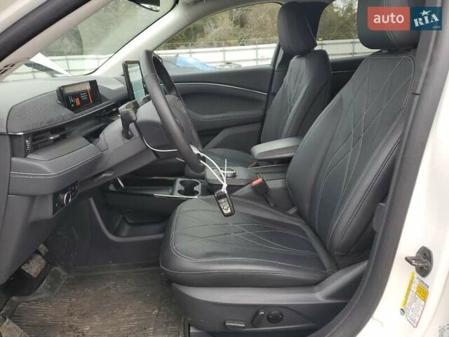 Белый Форд Mustang Mach-E, объемом двигателя 0 л и пробегом 13 тыс. км за 11900 $, фото 6 на Automoto.ua