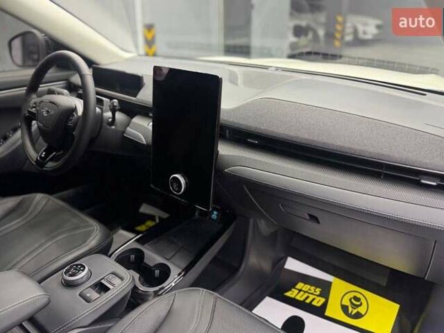 Білий Форд Mustang Mach-E, об'ємом двигуна 0 л та пробігом 2 тис. км за 26900 $, фото 12 на Automoto.ua