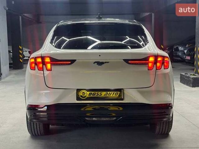 Білий Форд Mustang Mach-E, об'ємом двигуна 0 л та пробігом 2 тис. км за 29000 $, фото 4 на Automoto.ua