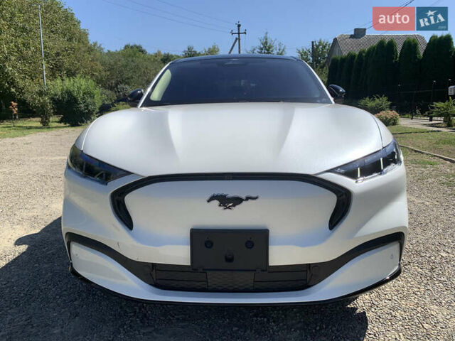 Белый Форд Mustang Mach-E, объемом двигателя 0 л и пробегом 2 тыс. км за 29000 $, фото 1 на Automoto.ua