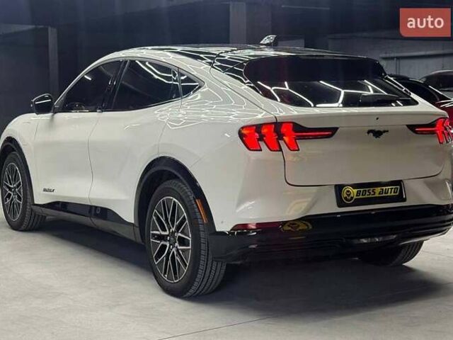 Білий Форд Mustang Mach-E, об'ємом двигуна 0 л та пробігом 2 тис. км за 26900 $, фото 3 на Automoto.ua