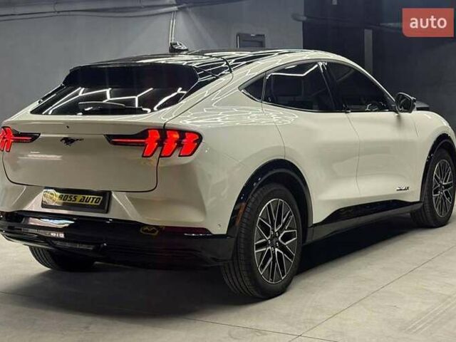Білий Форд Mustang Mach-E, об'ємом двигуна 0 л та пробігом 2 тис. км за 26900 $, фото 5 на Automoto.ua