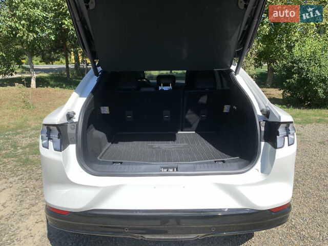 Белый Форд Mustang Mach-E, объемом двигателя 0 л и пробегом 2 тыс. км за 29000 $, фото 24 на Automoto.ua