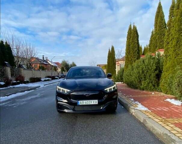 Черный Форд Mustang Mach-E, объемом двигателя 0 л и пробегом 52 тыс. км за 26900 $, фото 2 на Automoto.ua