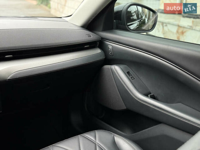 Чорний Форд Mustang Mach-E, об'ємом двигуна 0 л та пробігом 98 тис. км за 25900 $, фото 38 на Automoto.ua