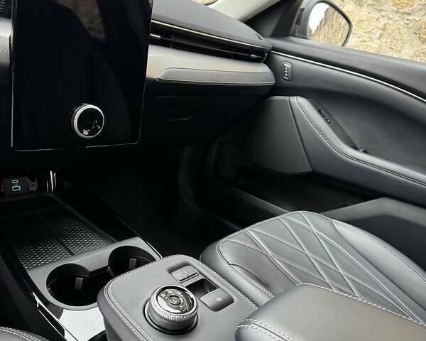 Чорний Форд Mustang Mach-E, об'ємом двигуна 0 л та пробігом 171 тис. км за 22700 $, фото 34 на Automoto.ua