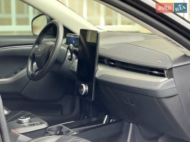Чорний Форд Mustang Mach-E, об'ємом двигуна 0 л та пробігом 98 тис. км за 25900 $, фото 44 на Automoto.ua
