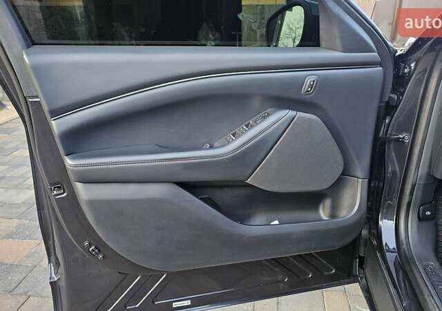 Черный Форд Mustang Mach-E, объемом двигателя 0 л и пробегом 34 тыс. км за 21000 $, фото 19 на Automoto.ua