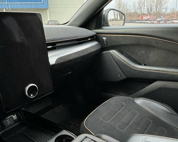 Чорний Форд Mustang Mach-E, об'ємом двигуна 0 л та пробігом 77 тис. км за 32000 $, фото 11 на Automoto.ua