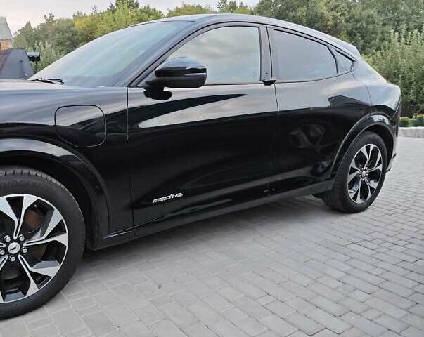 Черный Форд Mustang Mach-E, объемом двигателя 0 л и пробегом 52 тыс. км за 26900 $, фото 4 на Automoto.ua