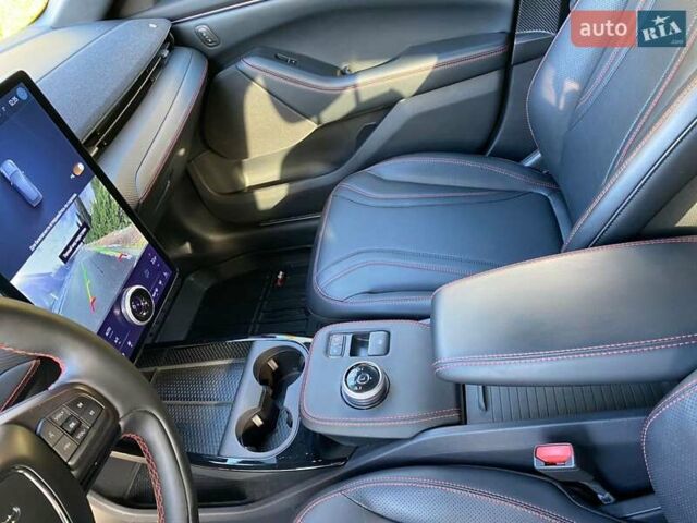 Черный Форд Mustang Mach-E, объемом двигателя 0 л и пробегом 52 тыс. км за 26900 $, фото 11 на Automoto.ua