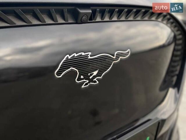 Чорний Форд Mustang Mach-E, об'ємом двигуна 0 л та пробігом 49 тис. км за 26790 $, фото 2 на Automoto.ua