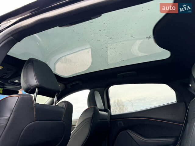 Чорний Форд Mustang Mach-E, об'ємом двигуна 0 л та пробігом 77 тис. км за 32000 $, фото 16 на Automoto.ua