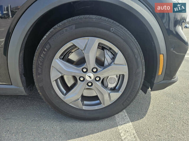 Черный Форд Mustang Mach-E, объемом двигателя 0 л и пробегом 36 тыс. км за 22500 $, фото 4 на Automoto.ua