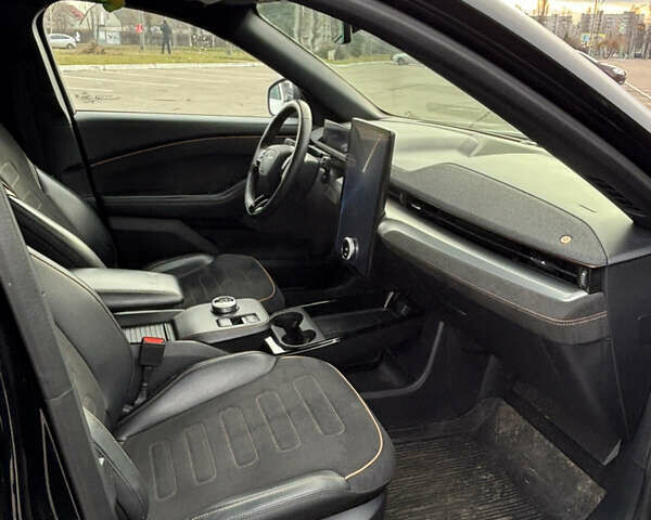 Чорний Форд Mustang Mach-E, об'ємом двигуна 0 л та пробігом 77 тис. км за 32000 $, фото 13 на Automoto.ua