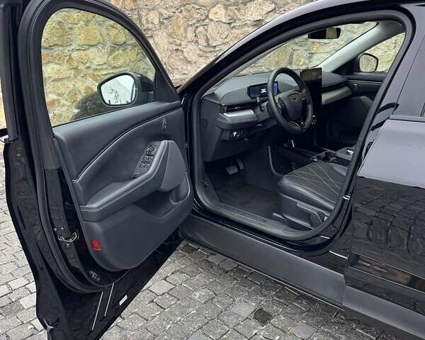 Чорний Форд Mustang Mach-E, об'ємом двигуна 0 л та пробігом 171 тис. км за 22700 $, фото 60 на Automoto.ua