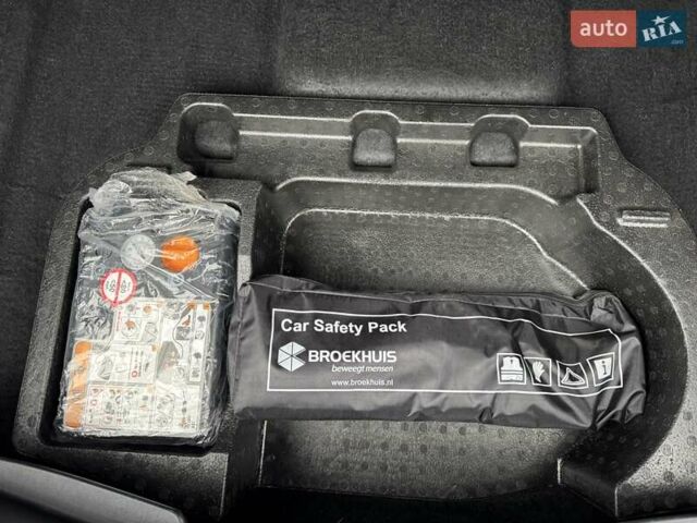 Чорний Форд Mustang Mach-E, об'ємом двигуна 0 л та пробігом 171 тис. км за 22700 $, фото 68 на Automoto.ua