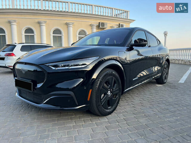 Черный Форд Mustang Mach-E, объемом двигателя 0 л и пробегом 49 тыс. км за 27999 $, фото 4 на Automoto.ua