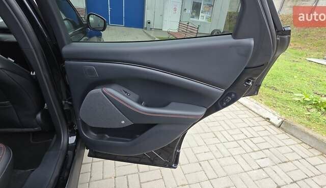 Чорний Форд Mustang Mach-E, об'ємом двигуна 0 л та пробігом 110 тис. км за 27500 $, фото 73 на Automoto.ua