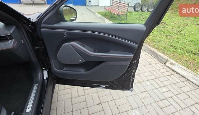 Чорний Форд Mustang Mach-E, об'ємом двигуна 0 л та пробігом 110 тис. км за 27500 $, фото 74 на Automoto.ua