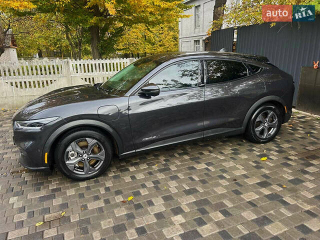 Черный Форд Mustang Mach-E, объемом двигателя 0 л и пробегом 122 тыс. км за 26500 $, фото 1 на Automoto.ua