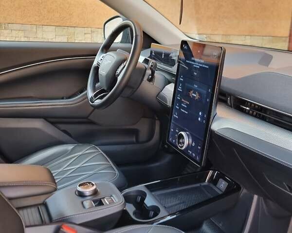 Черный Форд Mustang Mach-E, объемом двигателя 0 л и пробегом 30 тыс. км за 29900 $, фото 31 на Automoto.ua