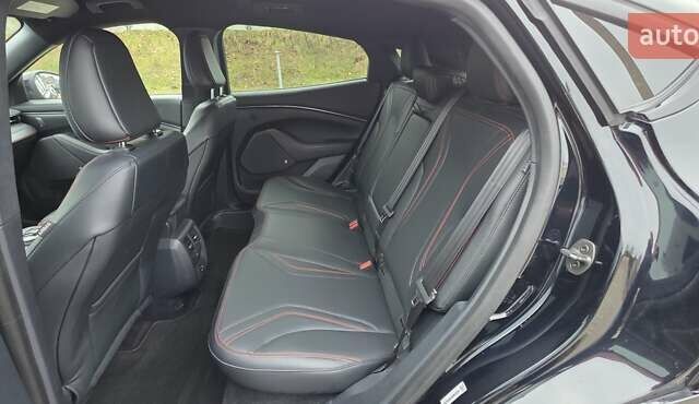 Чорний Форд Mustang Mach-E, об'ємом двигуна 0 л та пробігом 110 тис. км за 27500 $, фото 67 на Automoto.ua