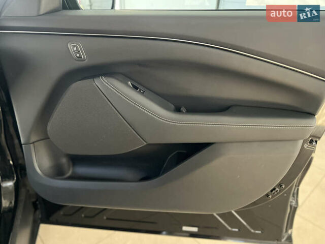 Чорний Форд Mustang Mach-E, об'ємом двигуна 0 л та пробігом 49 тис. км за 26400 $, фото 15 на Automoto.ua