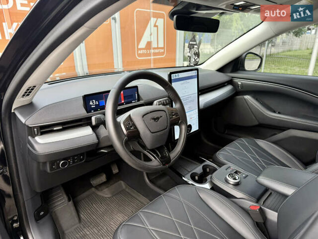 Черный Форд Mustang Mach-E, объемом двигателя 0 л и пробегом 38 тыс. км за 26999 $, фото 5 на Automoto.ua