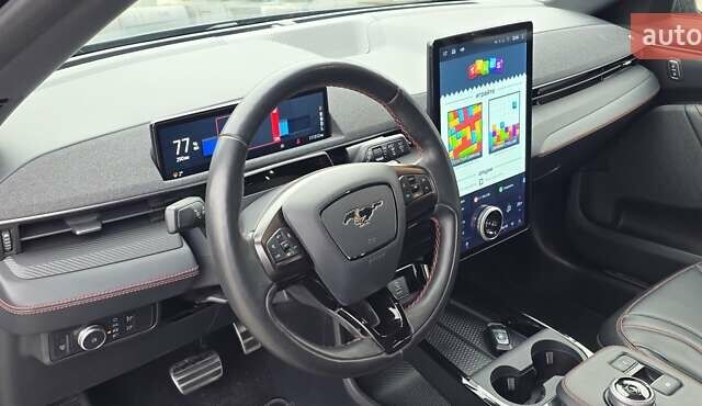 Чорний Форд Mustang Mach-E, об'ємом двигуна 0 л та пробігом 110 тис. км за 27500 $, фото 60 на Automoto.ua